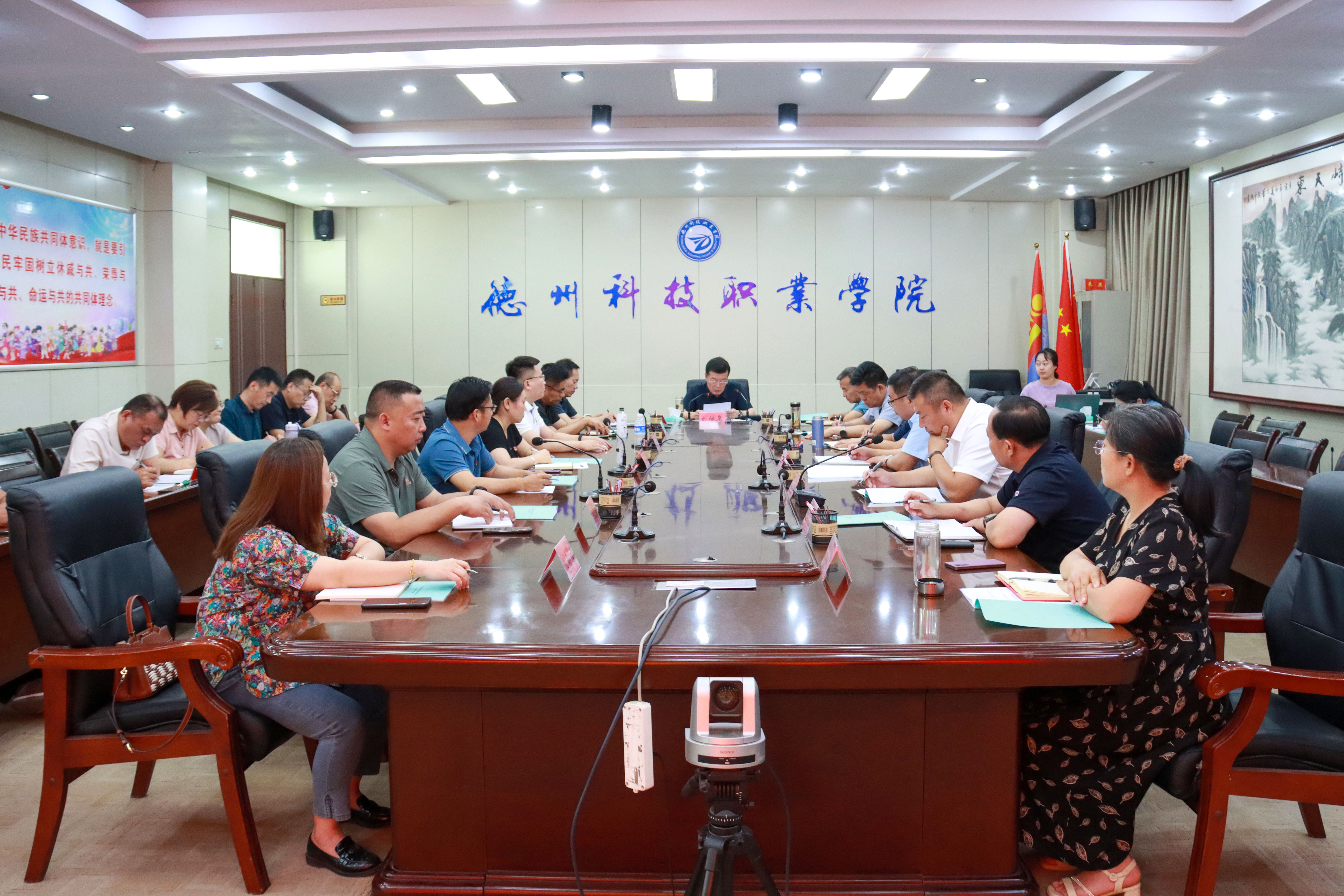 学校党委举办6月份党委理论学习中心组集体学习暨党纪学习教育交流研讨会